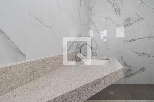 Banheiro de kitnet/studio à venda com 1 quarto, 32m² em Petrópolis, Porto Alegre