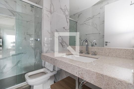 Banheiro de kitnet/studio à venda com 1 quarto, 41m² em Petrópolis, Porto Alegre