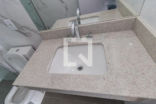 Banheiro de kitnet/studio à venda com 1 quarto, 41m² em Petrópolis, Porto Alegre