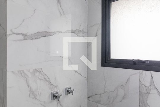 Banheiro de kitnet/studio à venda com 1 quarto, 30m² em Petrópolis, Porto Alegre