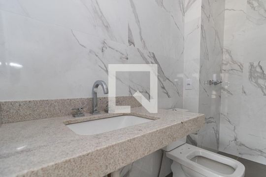 Banheiro de kitnet/studio à venda com 1 quarto, 41m² em Petrópolis, Porto Alegre