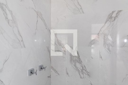 Banheiro de kitnet/studio à venda com 1 quarto, 41m² em Petrópolis, Porto Alegre