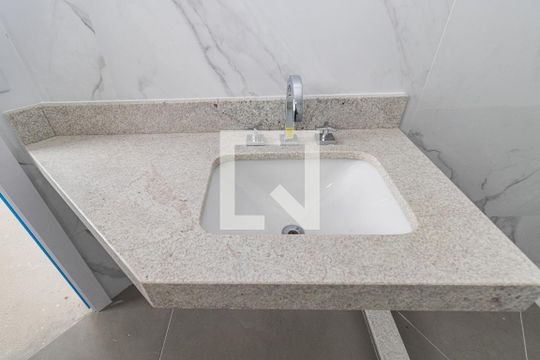 Banheiro de kitnet/studio à venda com 1 quarto, 41m² em Petrópolis, Porto Alegre