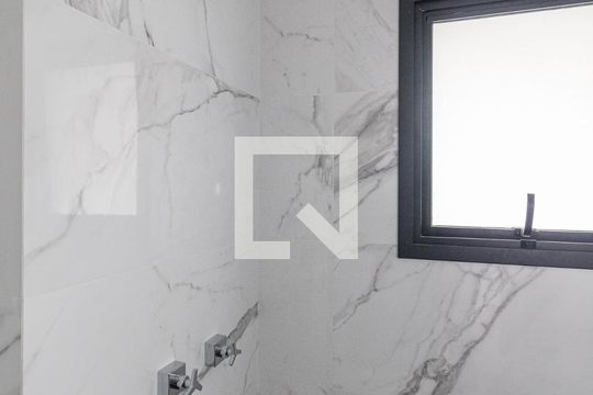 Banheiro de kitnet/studio à venda com 1 quarto, 37m² em Petrópolis, Porto Alegre