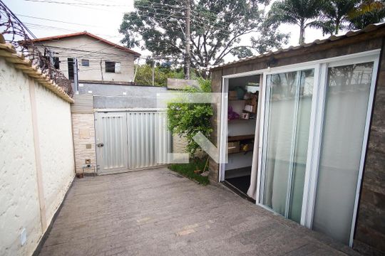 Garagem de casa à venda com 3 quartos, 180m² em Etelvina Carneiro, Belo Horizonte