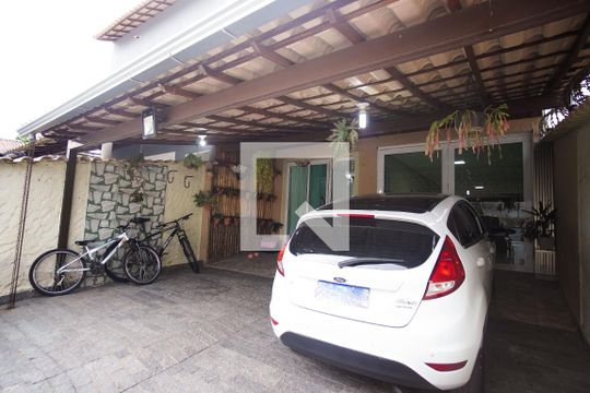Garagem de casa à venda com 3 quartos, 180m² em Etelvina Carneiro, Belo Horizonte