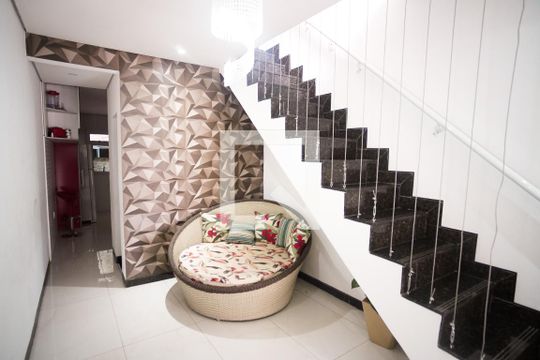 Sala de casa à venda com 3 quartos, 180m² em Etelvina Carneiro, Belo Horizonte
