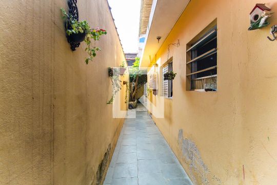Quintal de casa à venda com 2 quartos, 120m² em Conjunto Habitacional Águia de Haia, São Paulo