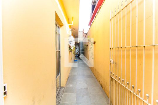 Quintal de casa à venda com 2 quartos, 120m² em Conjunto Habitacional Águia de Haia, São Paulo