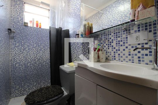 Banheiro de apartamento à venda com 2 quartos, 48m² em Vila Sílvia, São Paulo