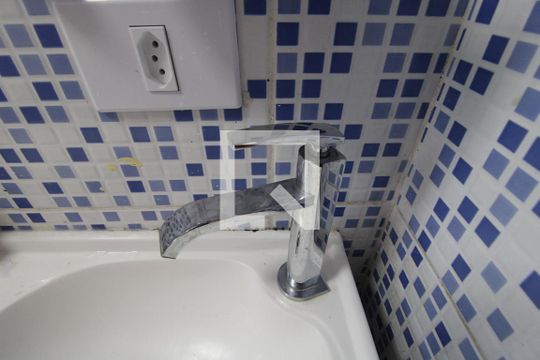 Banheiro de apartamento à venda com 2 quartos, 48m² em Vila Sílvia, São Paulo
