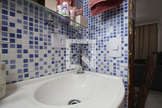 Banheiro de apartamento à venda com 2 quartos, 48m² em Vila Sílvia, São Paulo