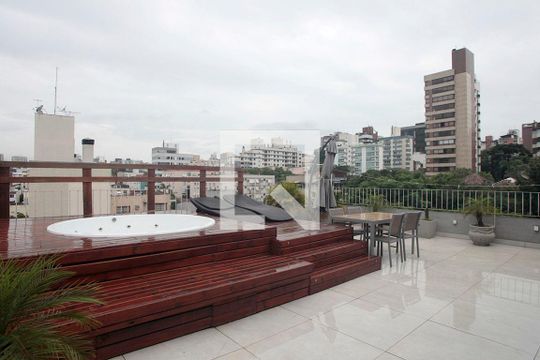 Piscina de apartamento para alugar com 3 quartos, 235m² em Auxiliadora, Porto Alegre