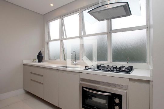 Cozinha 1 de apartamento para alugar com 3 quartos, 235m² em Auxiliadora, Porto Alegre