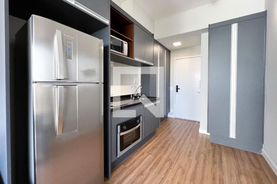 Cozinha de apartamento para alugar com 1 quarto, 39m² em Moema, São Paulo