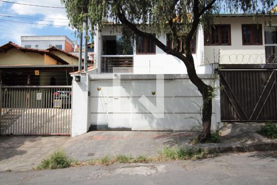 Fachada de casa à venda com 4 quartos, 250m² em Vila Paquetá, Belo Horizonte