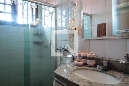 Banheiro da Suite de casa à venda com 4 quartos, 250m² em Vila Paquetá, Belo Horizonte