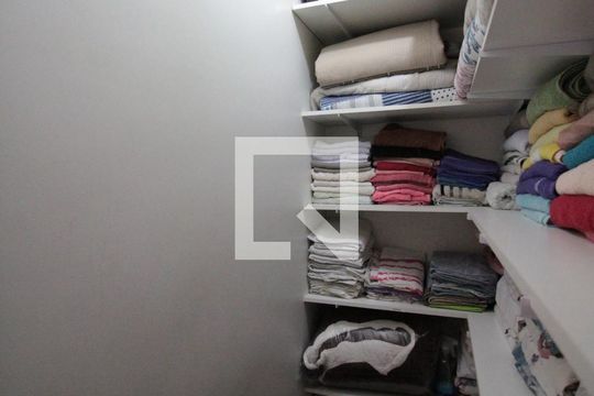 Roupeiro de casa à venda com 4 quartos, 250m² em Vila Paquetá, Belo Horizonte