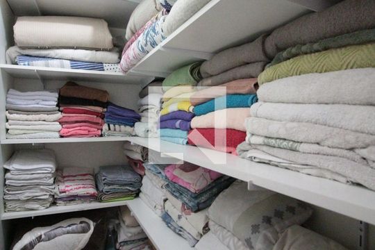 Roupeiro de casa à venda com 4 quartos, 250m² em Vila Paquetá, Belo Horizonte