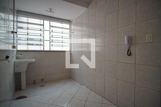 Cozinha  de apartamento para alugar com 2 quartos, 60m² em Passo da Areia, Porto Alegre