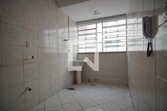 Cozinha  de apartamento para alugar com 2 quartos, 60m² em Passo da Areia, Porto Alegre