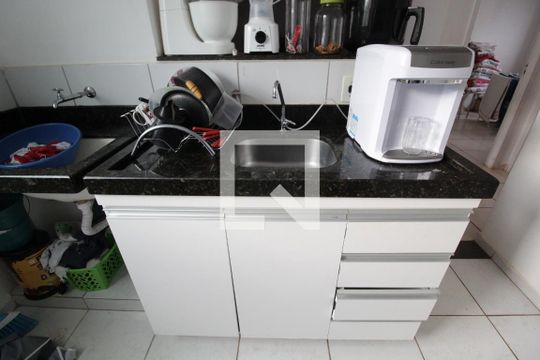 Cozinha de apartamento para alugar com 2 quartos, 45m² em Gávea, Uberlândia