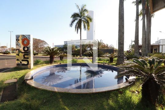 Fachada de apartamento para alugar com 2 quartos, 45m² em Gávea, Uberlândia