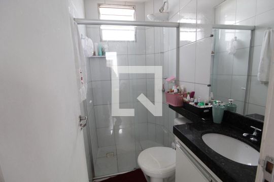 Banheiro de apartamento para alugar com 2 quartos, 45m² em Gávea, Uberlândia