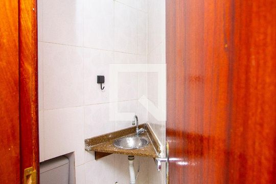 Lavabo de apartamento para alugar com 2 quartos, 60m² em Galo Branco, São Gonçalo