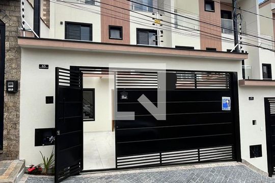 Fachada de casa à venda com 3 quartos, 110m² em Parque Vitoria, São Paulo