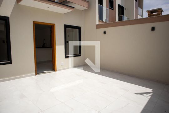 Garagem de casa à venda com 3 quartos, 110m² em Parque Vitoria, São Paulo