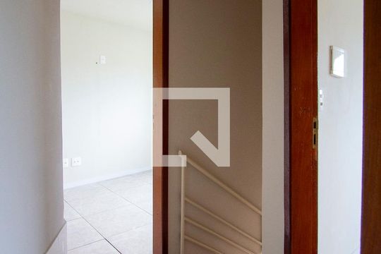 Corredor de apartamento para alugar com 2 quartos, 59m² em Galo Branco, São Gonçalo