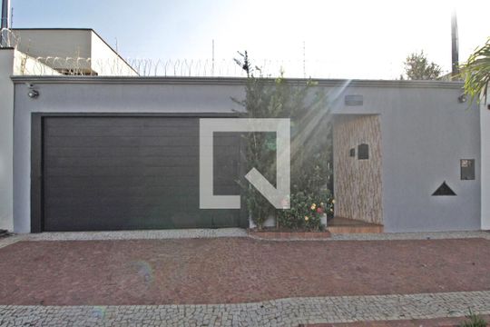 Fachada de casa para alugar com 3 quartos, 250m² em Jardim Inconfidência, Uberlândia