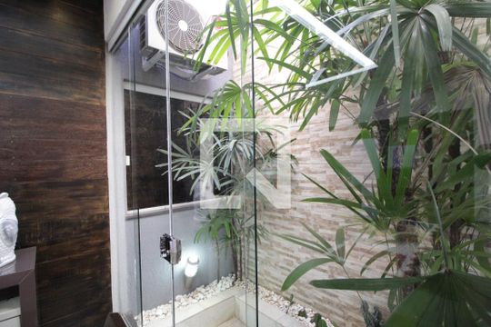 Jardim de inverno de casa para alugar com 3 quartos, 250m² em Jardim Inconfidência, Uberlândia