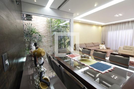 Sala de Jantar de casa para alugar com 3 quartos, 250m² em Jardim Inconfidência, Uberlândia