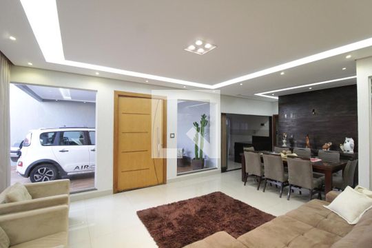 Sala de casa para alugar com 3 quartos, 250m² em Jardim Inconfidência, Uberlândia