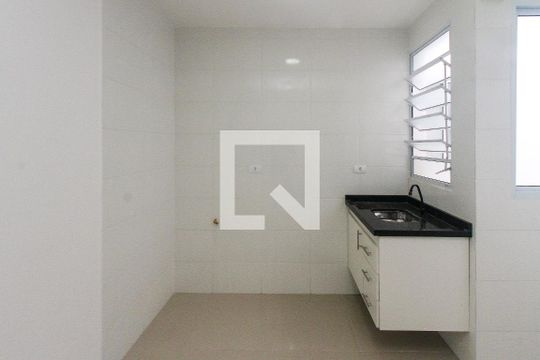 Cozinha de apartamento para alugar com 1 quarto, 40m² em Parque São Rafael, São Paulo