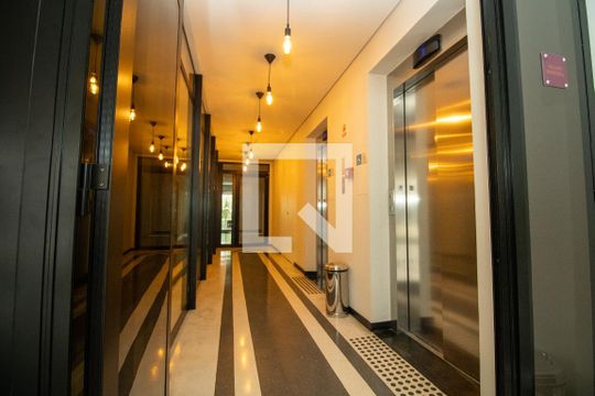 Área comum - Hall dos elevadores  de kitnet/studio à venda com 1 quarto, 21m² em Indianópolis, São Paulo
