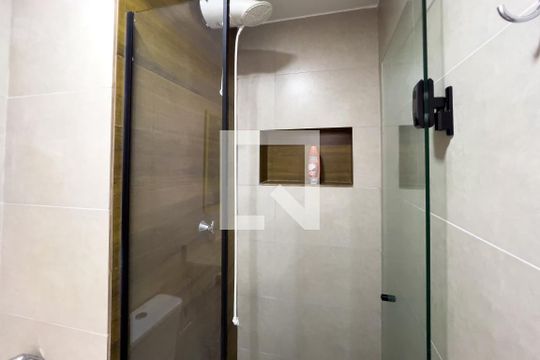 Banheiro de apartamento para alugar com 2 quartos, 39m² em Sé, São Paulo