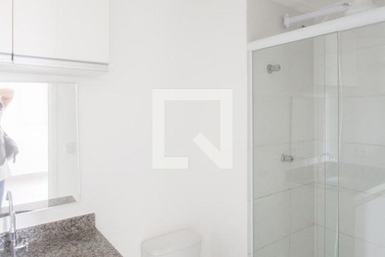 Banheiro de apartamento para alugar com 1 quarto, 25m² em Jardim Monte Azul, São Paulo