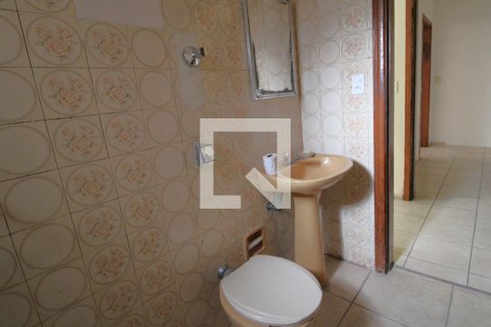 Banheiro de apartamento para alugar com 1 quarto, 40m² em Vila Campo Grande, São Paulo