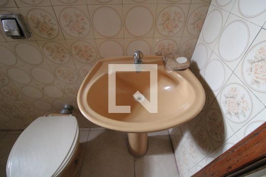 Pia do banheiro de apartamento para alugar com 1 quarto, 40m² em Vila Campo Grande, São Paulo