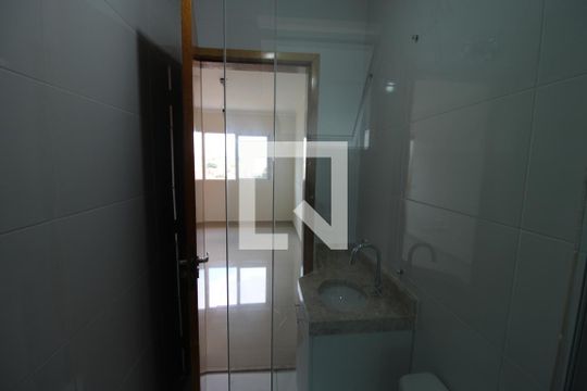 Banheiro de apartamento para alugar com 2 quartos, 47m² em Vila Nivi, São Paulo