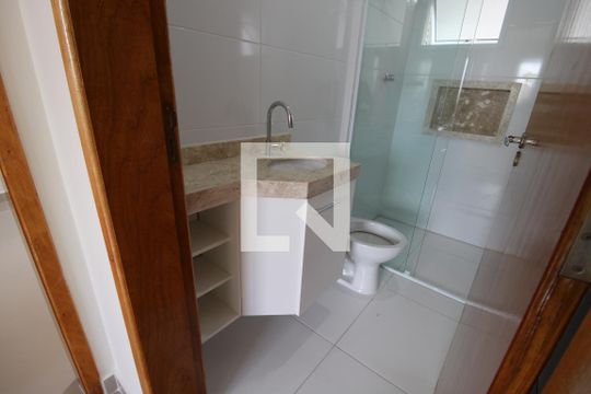 Banheiro de apartamento para alugar com 2 quartos, 47m² em Vila Nivi, São Paulo