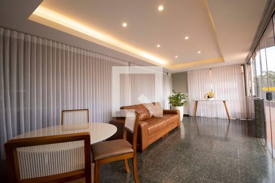Hall de entrada de apartamento para alugar com 2 quartos, 94m² em Setor Central, Goiânia