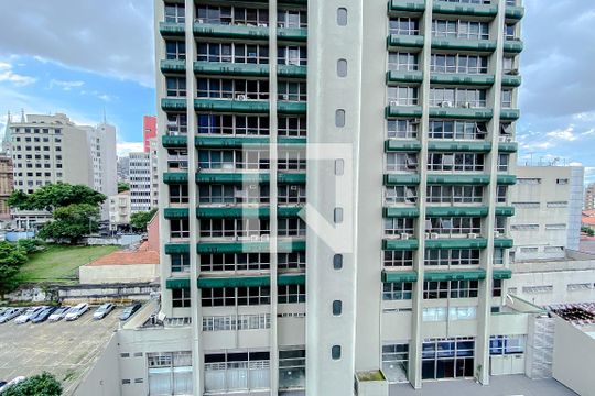 Vista da Sala de kitnet/studio à venda com 2 quartos, 33m² em Sé, São Paulo