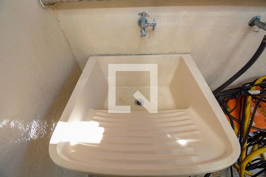Área de Serviço de casa de condomínio para alugar com 5 quartos, 450m² em Parque Terra Nova Ii, São Bernardo do Campo