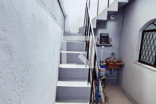 Escada de casa para alugar com 2 quartos, 80m² em Quintino Bocaiuva, Rio de Janeiro