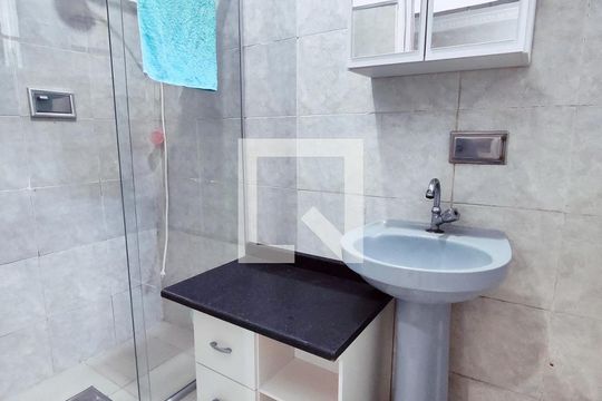 Banheiro Social de casa para alugar com 2 quartos, 80m² em Quintino Bocaiuva, Rio de Janeiro