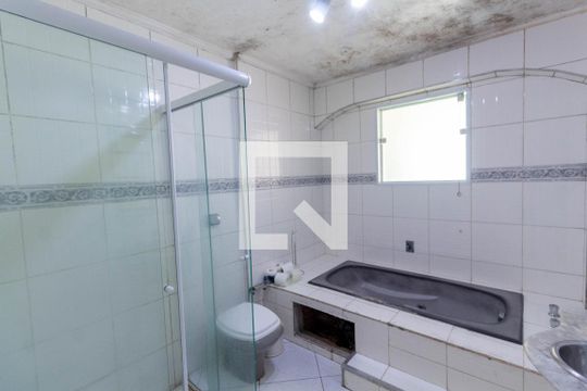Banheiro de casa para alugar com 2 quartos, 80m² em Vila Nhocuné, São Paulo